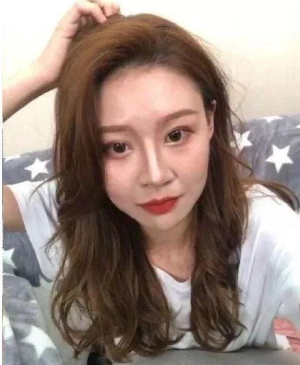 网红本人跟照片,从真实照片看其独特魅力与个性风采”