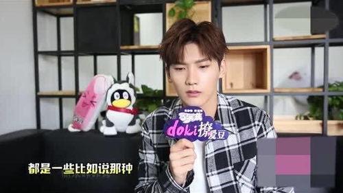 邢昭林杂志表情包,演绎时尚魅力，诠释百变风格