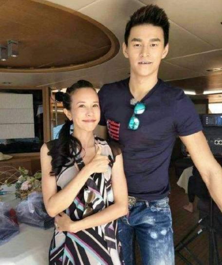 最萌身高差拥抱图片,最萌身高差拥抱，温馨画面暖人心